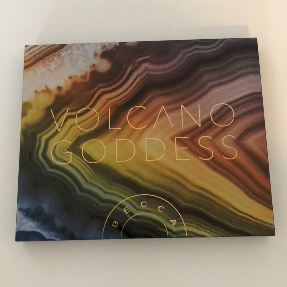 BECCA LE Volcano Goddess Palette